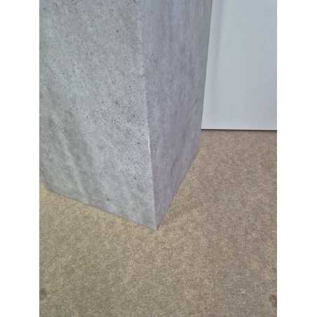 B-KWALITEIT (prijs per 5st) - kartonnen sokkels betonlook, 28,5 x 28,5 x 100 cm (lxbxh)