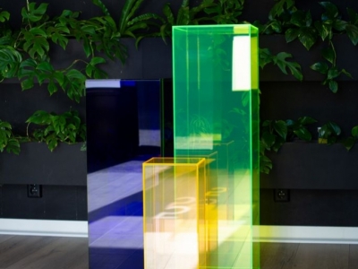 Breng kleur in uw presentatie met onze nieuwe plexiglas sokkels